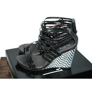 Luichiny Be True Womens Open Toe Wedge Heel Sandals Black Cobra Strappy Sz 8 NEW